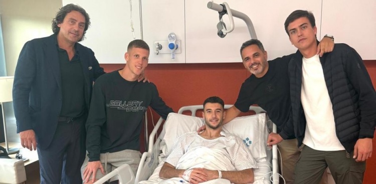 世体：奥尔莫探望手术后的霍安-加西亚，两人同属一家经纪公司