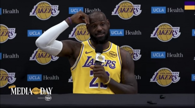 詹姆斯：今夏我练习了更多的接球三分 当我不持球时也能发挥作用