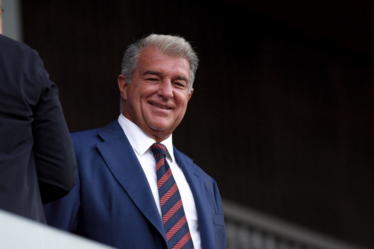 每体：巴萨与国际足联、欧足联关系紧张，拉波尔塔需进行短期调整